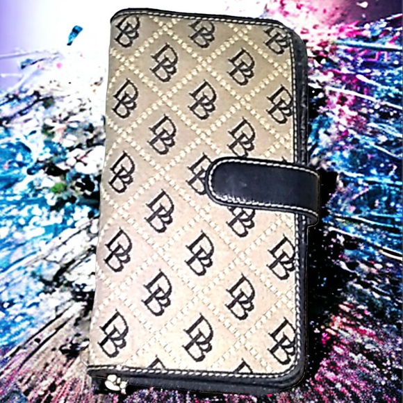 DB Signature Corner Zip Double Clutch/ Wallet - Picture 1 of 16